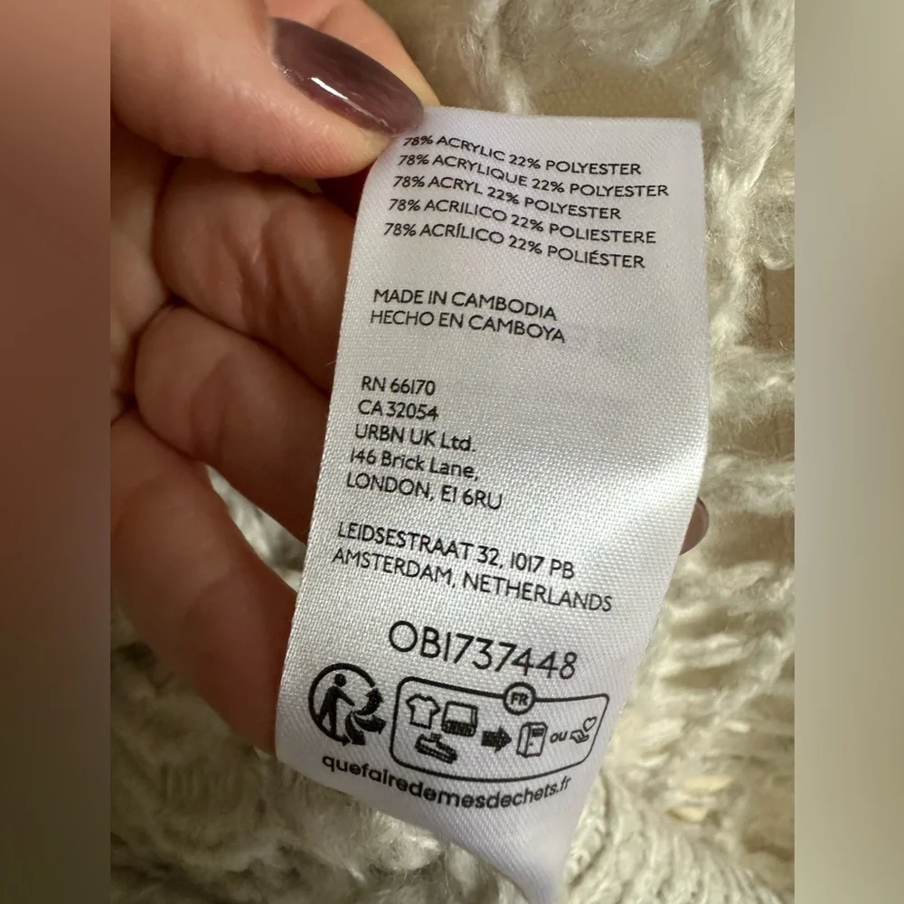 NWT Urban Outfitters Cream Sweater - Size SP